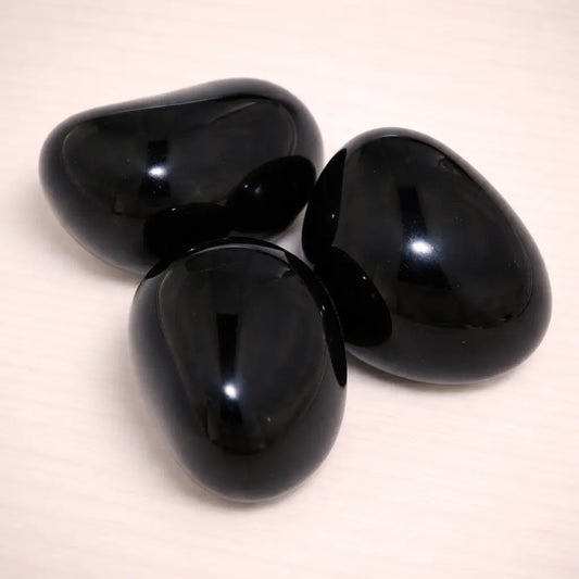 onyx-edelstein-trommelstein-handschmeichler-entspannung-massage-chakra-seelensteinchen