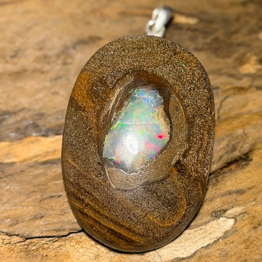 opal-edelstein-trommelstein-schmuck-ketten-anhaenger-heilstein-cabochon-925er-silber-180626