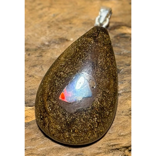 Opal küsst Opal – Anhänger aus australischer Opalmatrix mit Welo-Opal - #7472 - seelensteinchen