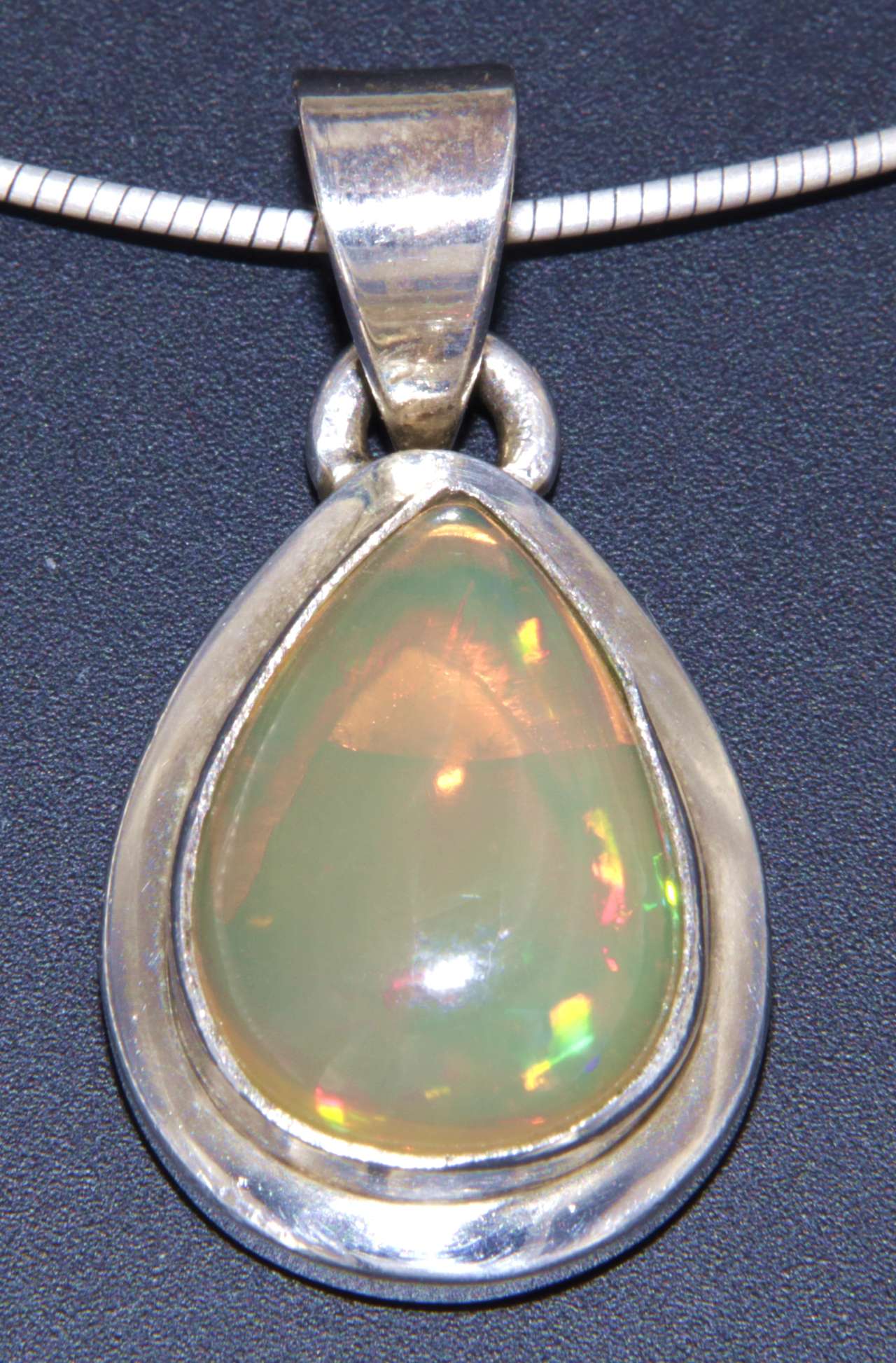 Edelstein Schmuck Ketten Anhänger mit Welo Opal A Qualität - 925er Silber #6125