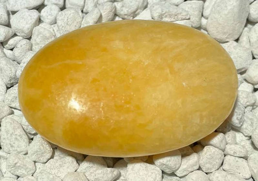 orangencalcit-calcit-edelstein-seifenstein-handschmeichler-auflagestein-massage-heilstein-261122_1