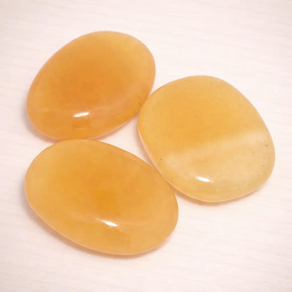 orangencalcit-edelstein-scheibenstein-handschmeichler-entspannung-massage-chakra-seelensteinchen