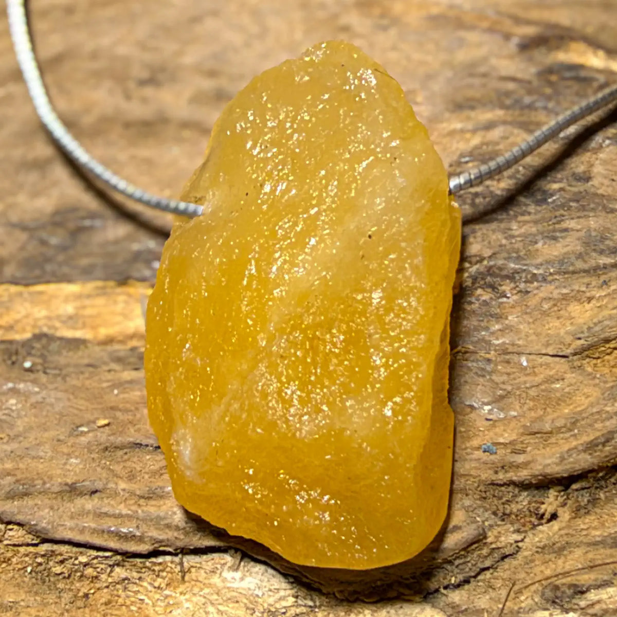 orangencalcit-edelstein-schmuck-ketten-anhaenger-heilstein-061026