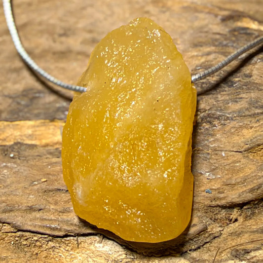orangencalcit-edelstein-schmuck-ketten-anhaenger-heilstein-061026