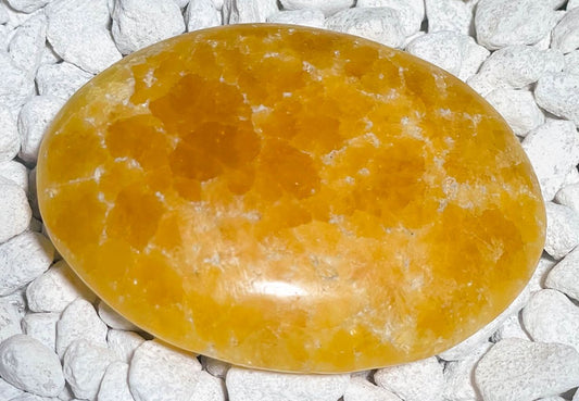Orangencalcit - Seifenstein - Handschmeichler - Auflagestein - Palmstone - Massagestein - Edelstein - poliert #7102