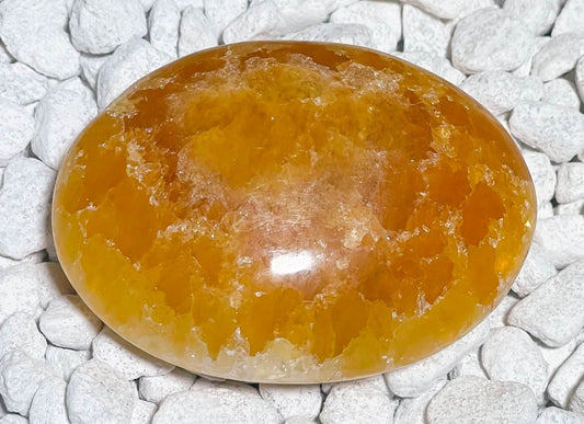 Orangencalcit - Seifenstein - Handschmeichler - Auflagestein - Palmstone - Massagestein - Edelstein - poliert #7101