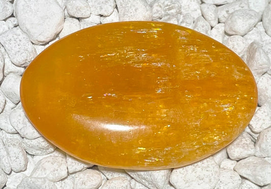 Orangencalcit - Seifenstein - Handschmeichler - Auflagestein - Palmstone - Massagestein - Edelstein - poliert #7099