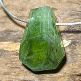 Peridot Anhänger gebohrt – Grüner Edelstein Naturstein ca. 28 × 20 mm #8163