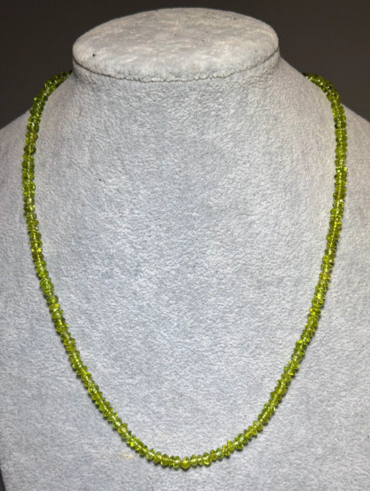 peridot-edelsteinkette-925er-silber-schmuck-collier-heilstein-200726
