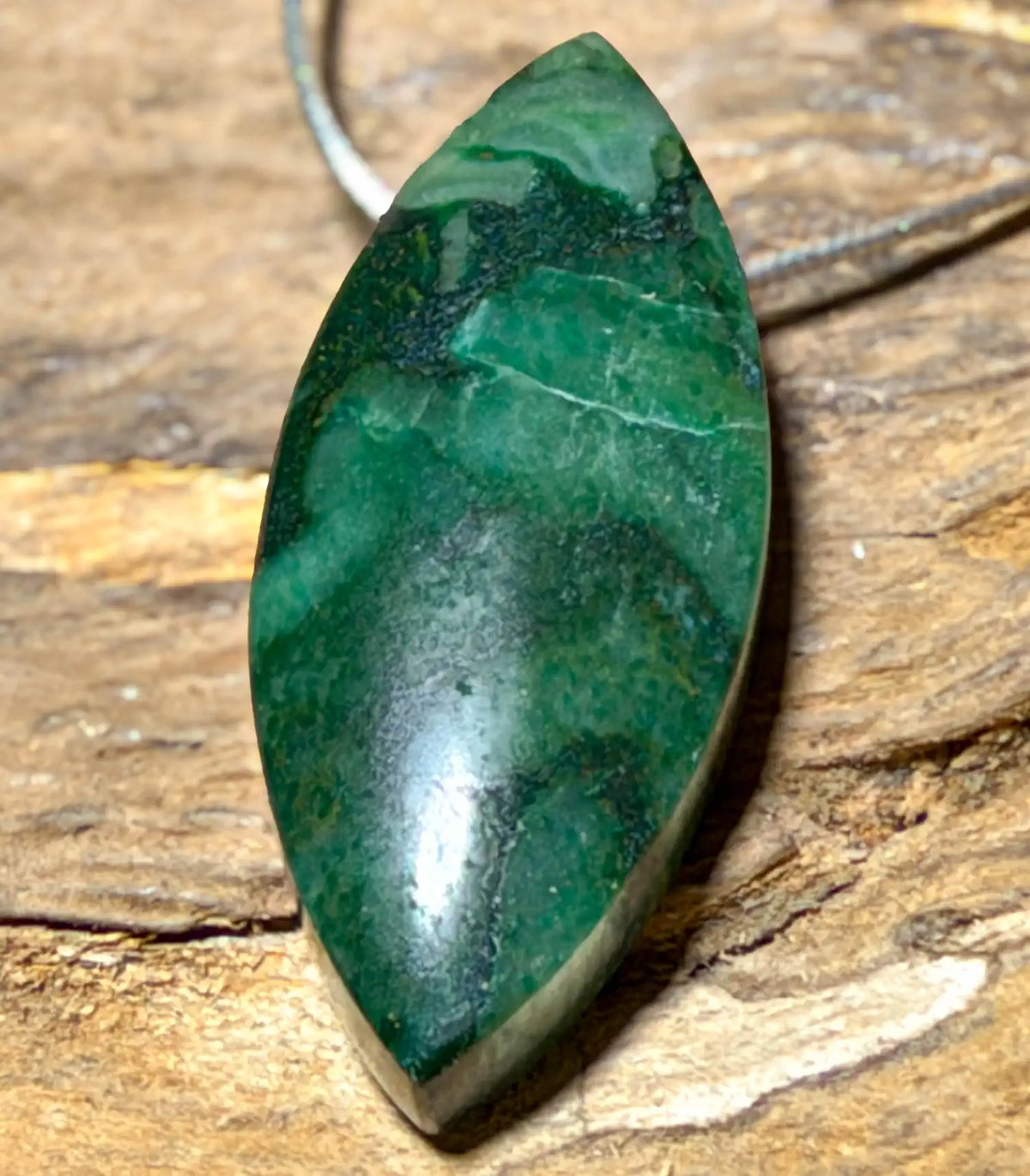 prasem-edelstein-schmuck-ketten-anhaenger-trommelstein-heilstein-kristall-191026