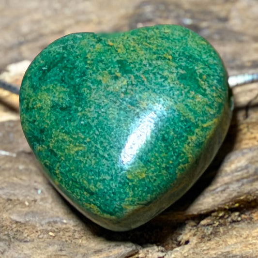prasem-herz-edelstein-schmuck-ketten-anhaenger-trommelstein-heilstein-kristall-191026