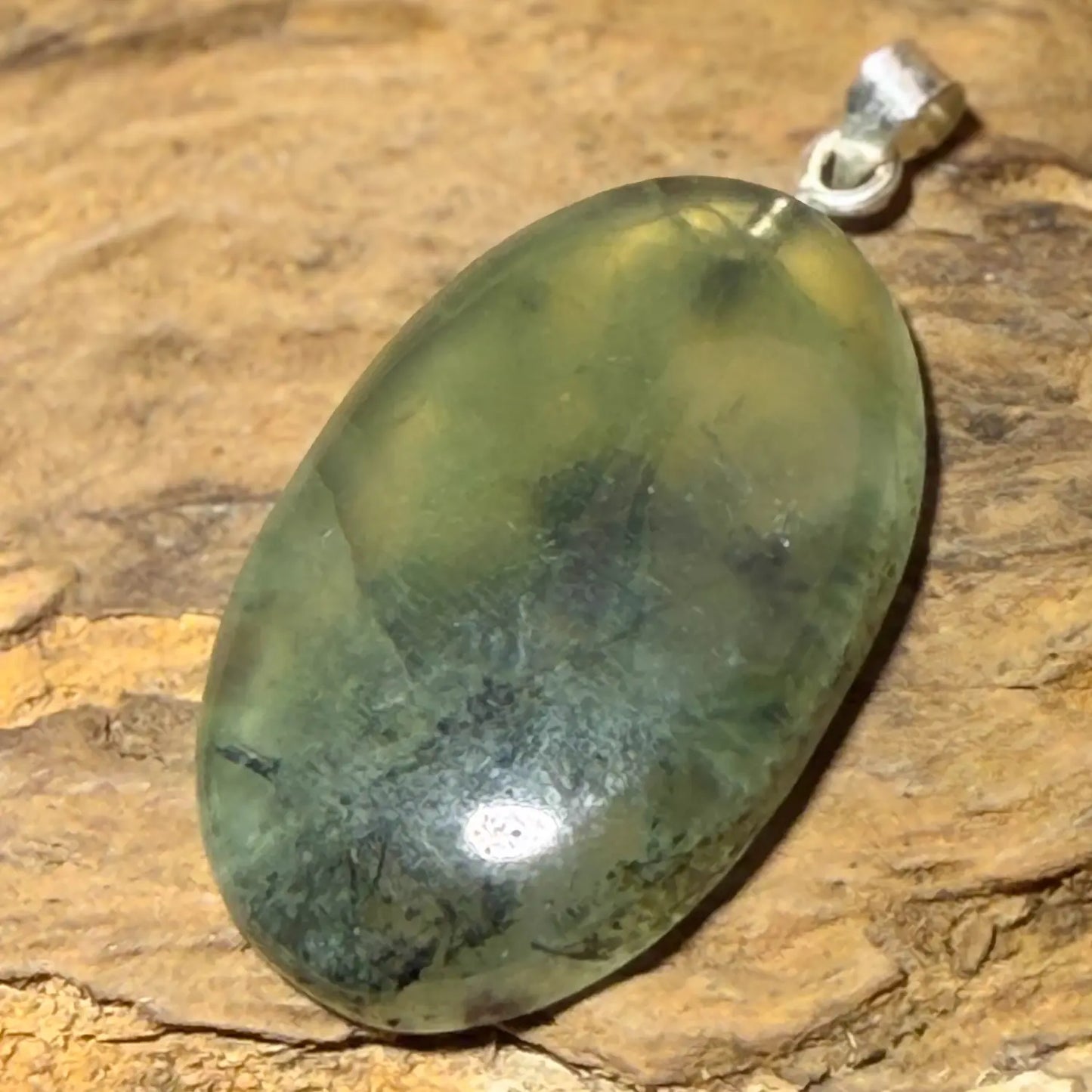 prehnit-cabochon-silber-schmuck-ketten-anhaenger-edelstein-heilstein-seelensteinchen