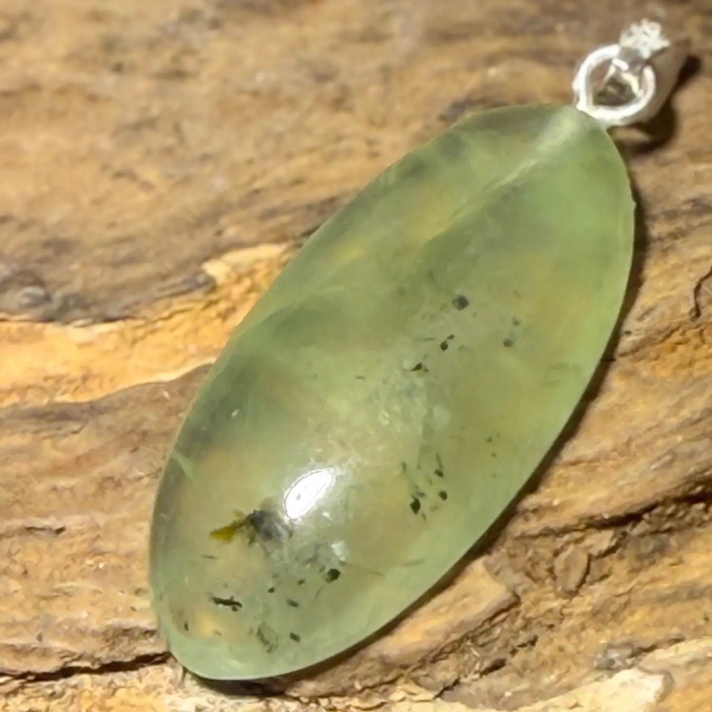 prehnit-cabochon-silber-schmuck-ketten-anhaenger-edelstein-heilstein-seelensteinchen