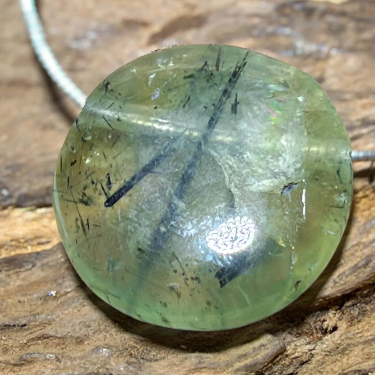 prehnit-edelstein-schmuck-ketten-anhaenger-heilstein-231026