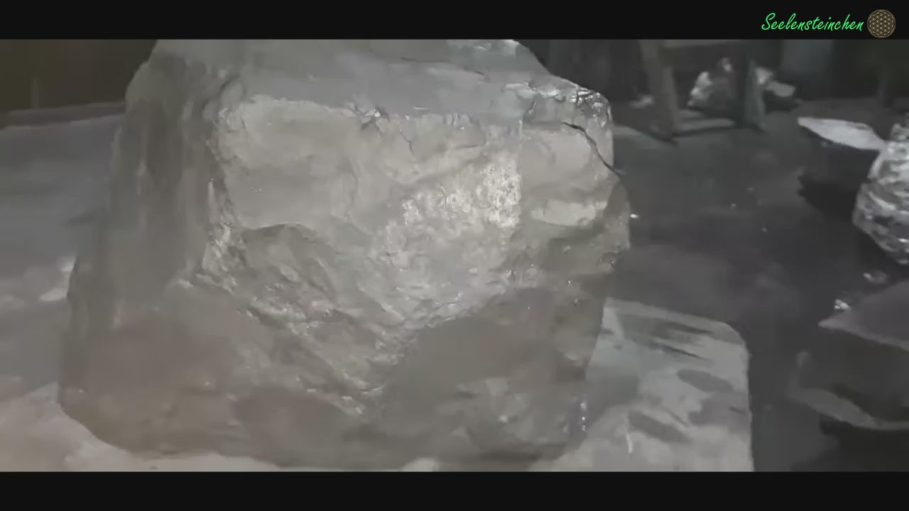 Video laden: Enstehung einer Schungit Pyramide