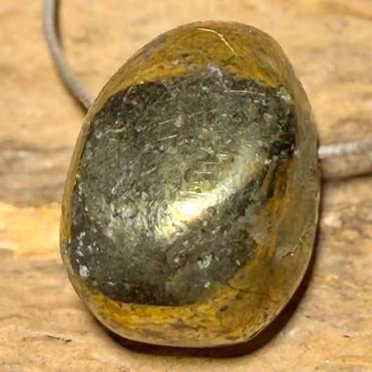 pyrit-edelstein-schmuck-ketten-anhaenger-trommelstein-heilstein-seelensteinchen-120626