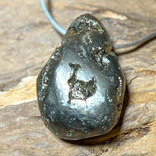 pyrit-edelstein-ketten-anhaenger