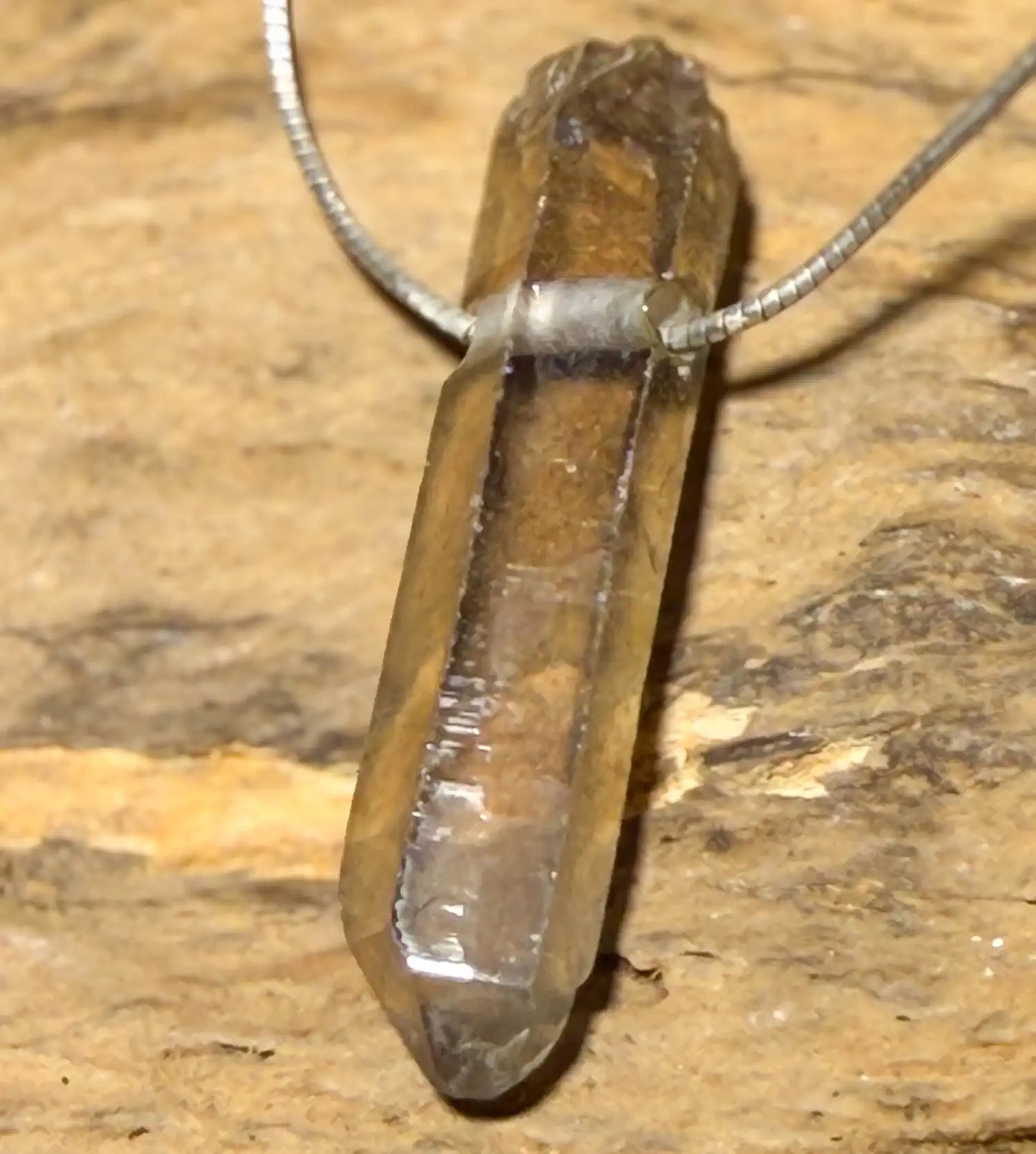 rauchquarz-edelstein-schmuck-ketten-anhaenger-trommelstein-heilstein-seelensteinchen-120626-2