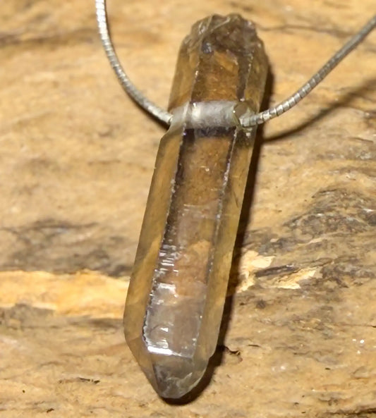 rauchquarz-edelstein-schmuck-ketten-anhaenger-trommelstein-heilstein-seelensteinchen-120626-2