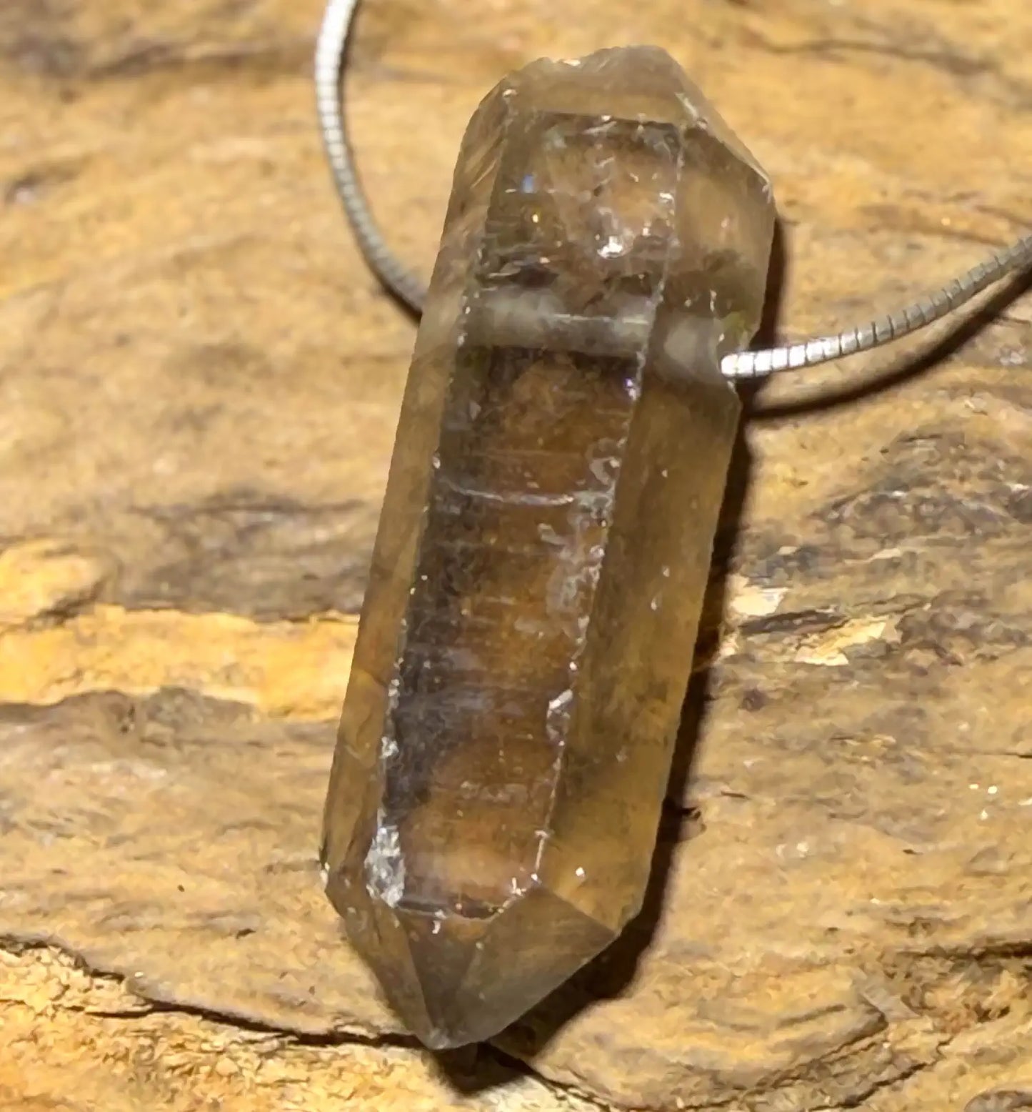 rauchquarz-edelstein-schmuck-ketten-anhaenger-trommelstein-heilstein-seelensteinchen-120626