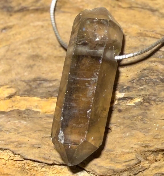 rauchquarz-edelstein-schmuck-ketten-anhaenger-trommelstein-heilstein-seelensteinchen-120626