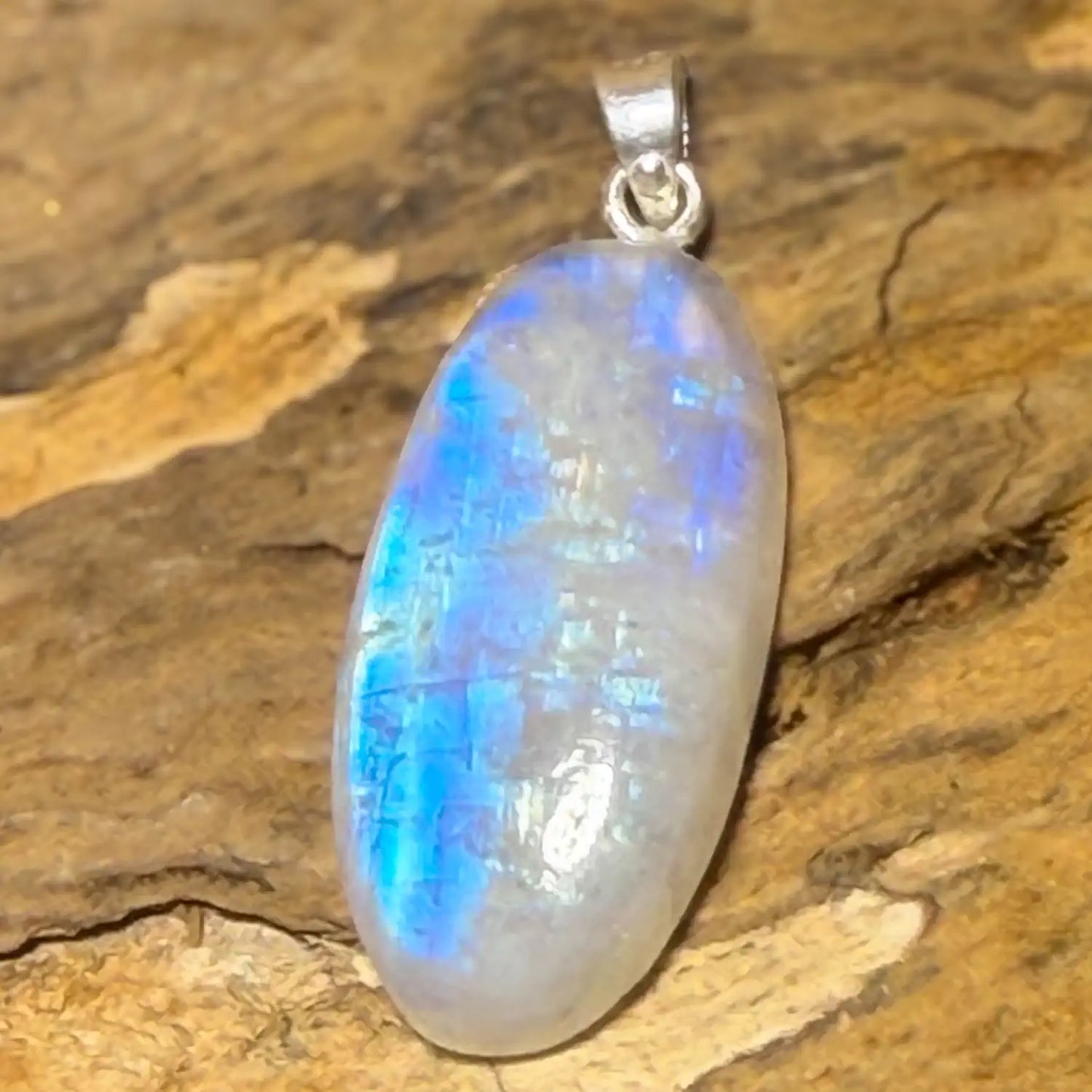 regenbogen-mondstein-edelstein-trommelstein-schmuck-ketten-anhaenger-heilstein-cabochon-925er-silber-180626