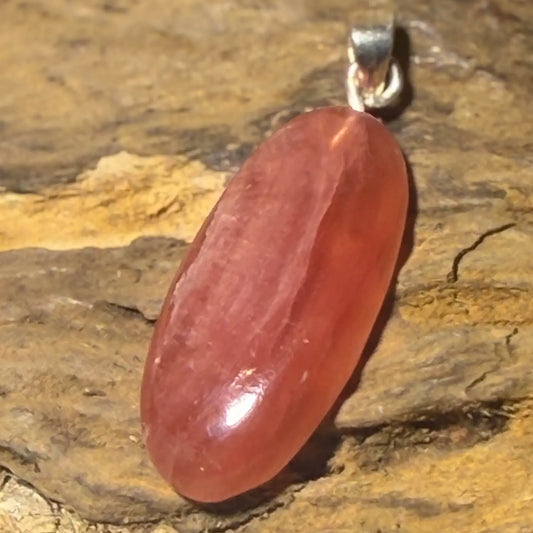 rhodochrosit-edelstein-schmuck-ketten-anhaenger-collier-trommelstein-seelensteinchen-130826