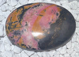 Rhodonit Seifenstein - Handschmeichler - Auflagestein - Massagestein 186g, poliert - Sonderqualität #6794