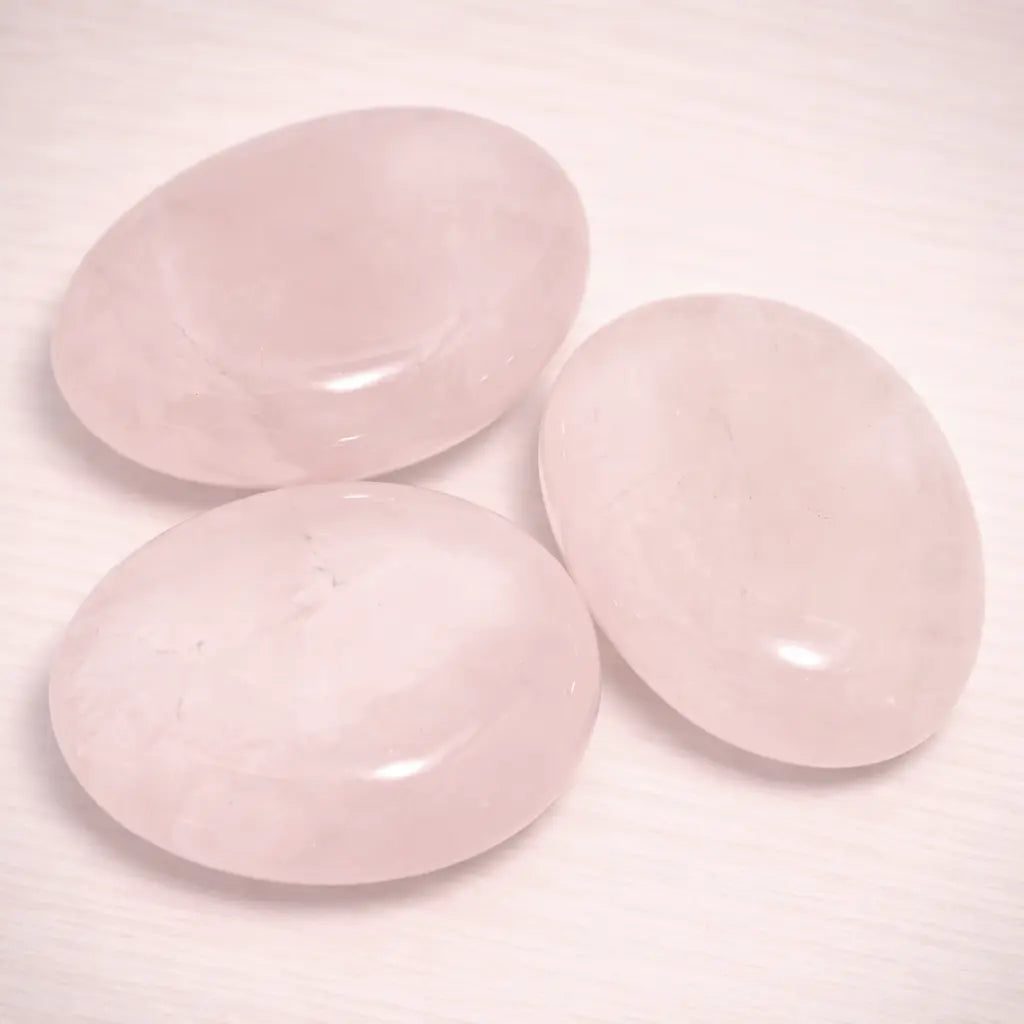 rosenquarz-edelstein-scheibenstein-handschmeichler-entspannung-massage-chakra-seelensteinchen-2