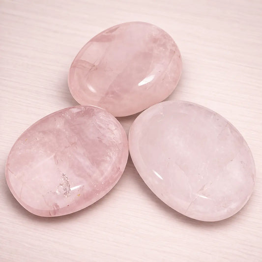 rosenquarz-edelstein-scheibenstein-handschmeichler-entspannung-massage-chakra-seelensteinchen