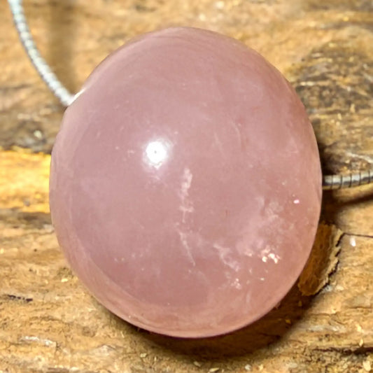 rosenquarz-edelstein-schmuck-ketten-anhaenger-trommelstein-heilstein-190926