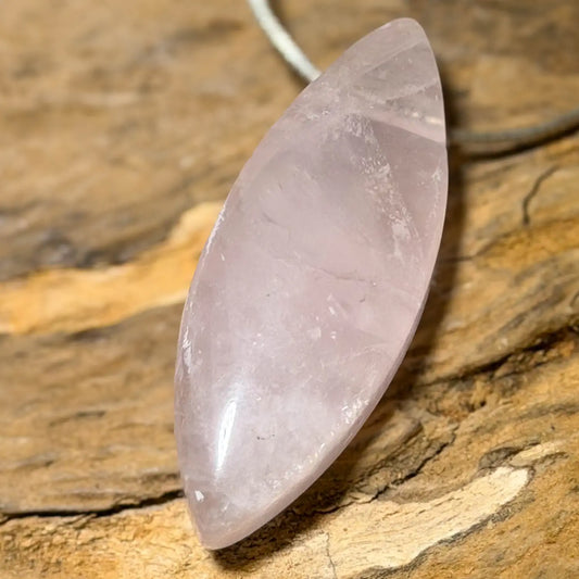 rosenquarz-edelstein-trommelstein-schmuck-ketten-anhaenger-heilstein-010726