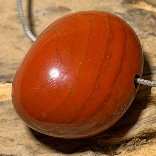 roter-jaspis-edelstein-schmuck-ketten-anhaenger-collier-trommelstein-seelensteinchen-130826