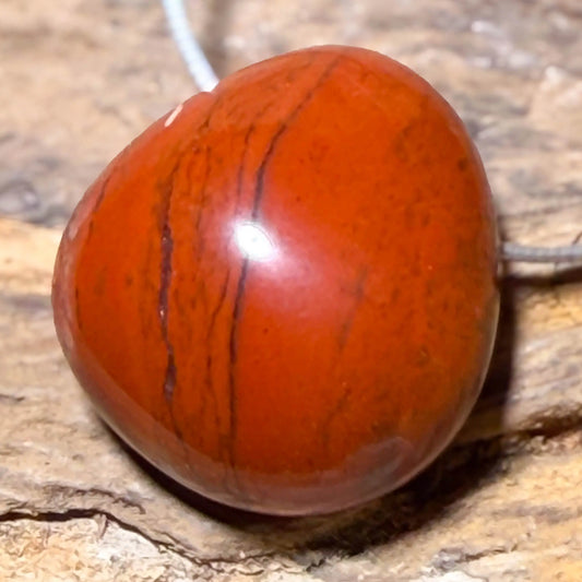 roter-jaspis-edelstein-schmuck-ketten-anhaenger-trommelstein-seelensteinchen-060426