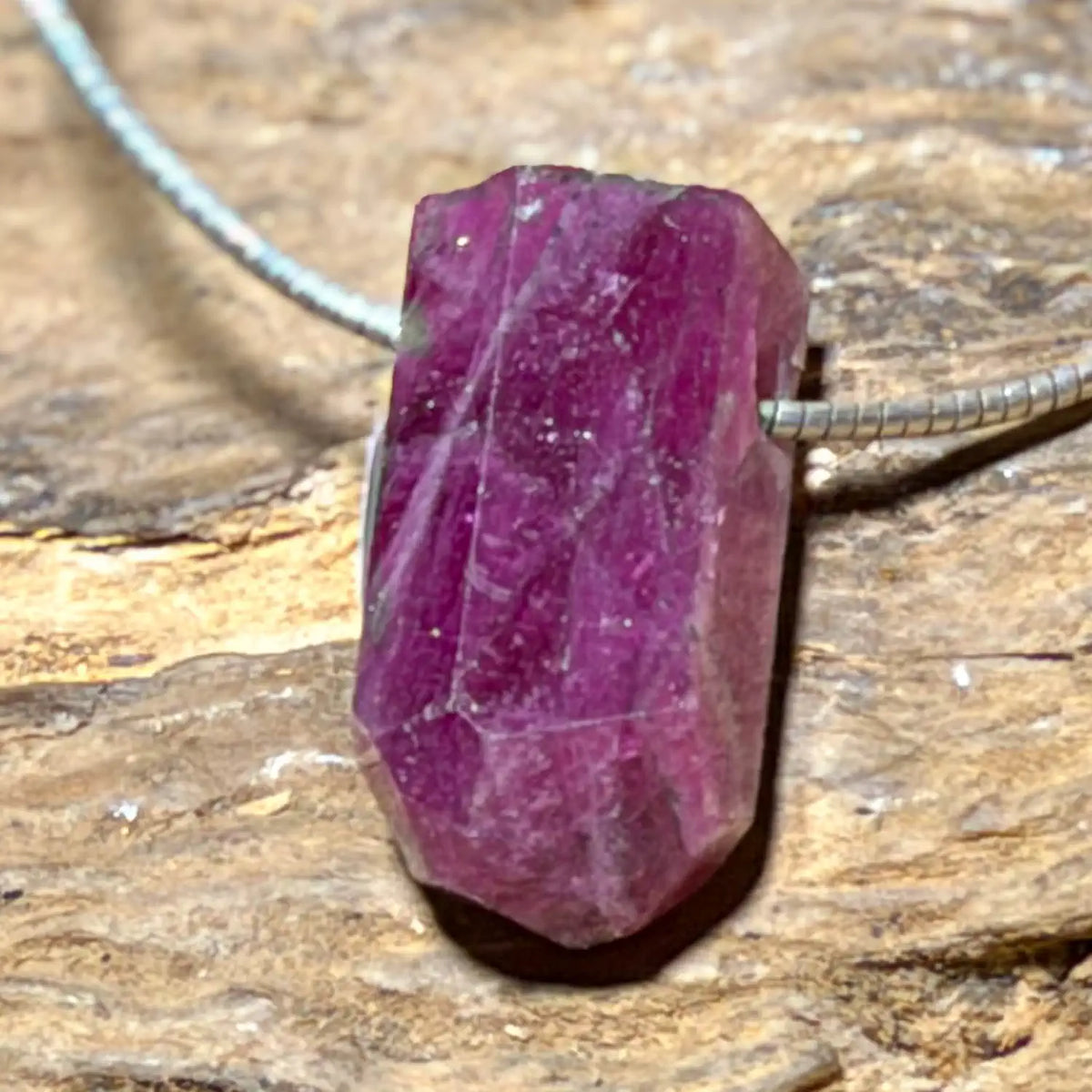 roter-turmalin-rubbelit-edelstein-schmuck-ketten-anhaenger-trommelstein-heilstein-kristall-191026-2