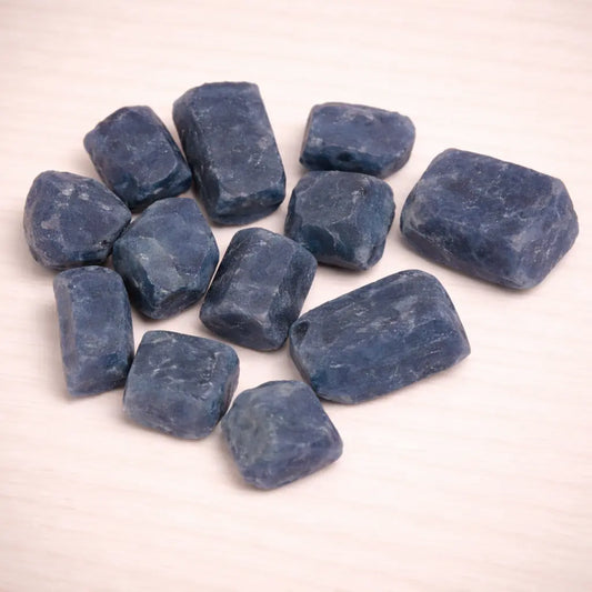 saphir-edelstein-rohsteine-handschmeichler-entspannung-massage-chakra-seelensteinchen