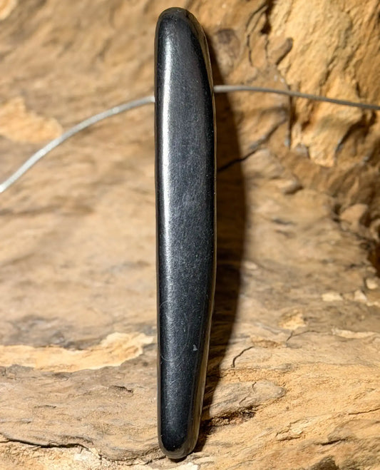 schungit-edelstein-trommelstein-schmuck-ketten-anhaenger-heilstein-010726