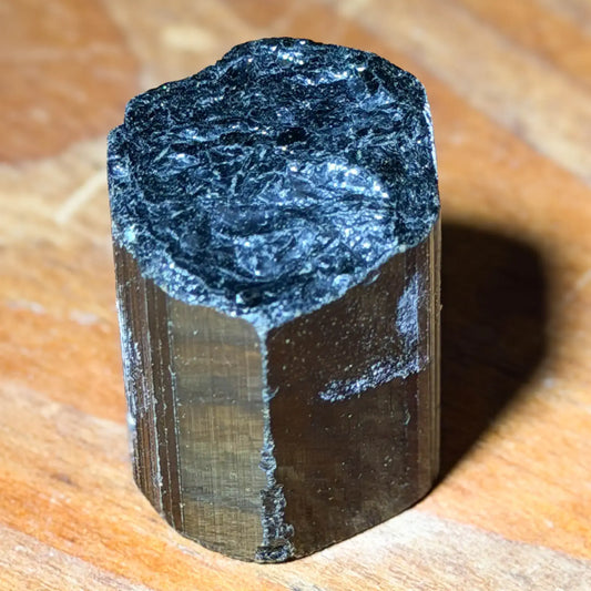 schwarzer-turmalin-schoerl-edelstein-handschmeichler-kristall-heilstein-mineralien-seelensteinchen-300426