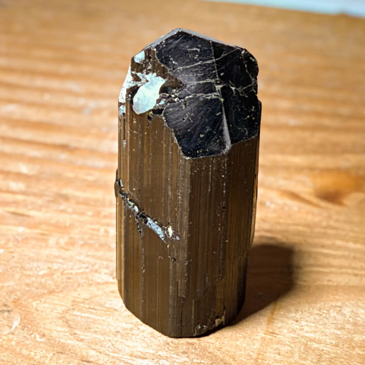 schwarzer-turmalin-schoerl-edelstein-kristall-mineralien-handschmeichler-03