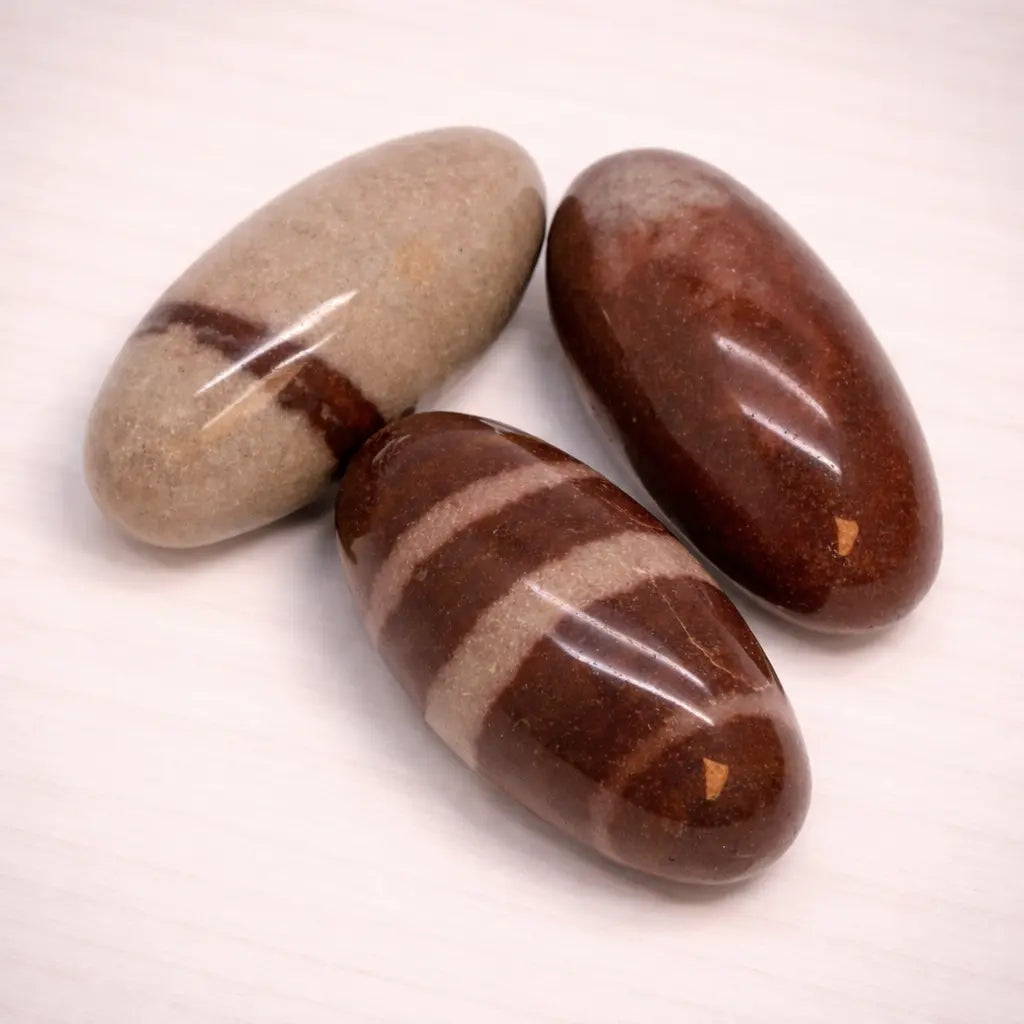 shiva-lingam-edelstein-trommelstein-handschmeichler-entspannung-massage-chakra-seelensteinchen
