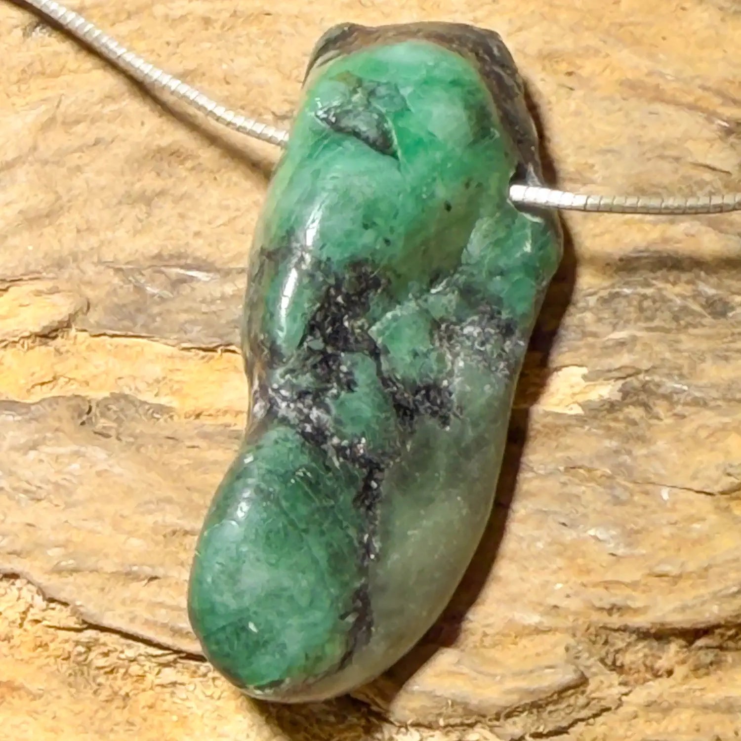 smaragd-edelstein-schmuck-ketten-anhaenger-heilstein-180726