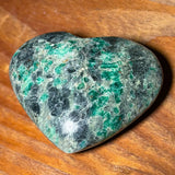 Smaragd Herz Seifenstein Massagestein Edelstein Handschmeichler Palmstone #7001