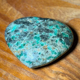 Smaragd Herz Seifenstein / Massagestein - Edelstein - Handschmeichler - Palmstone #7002