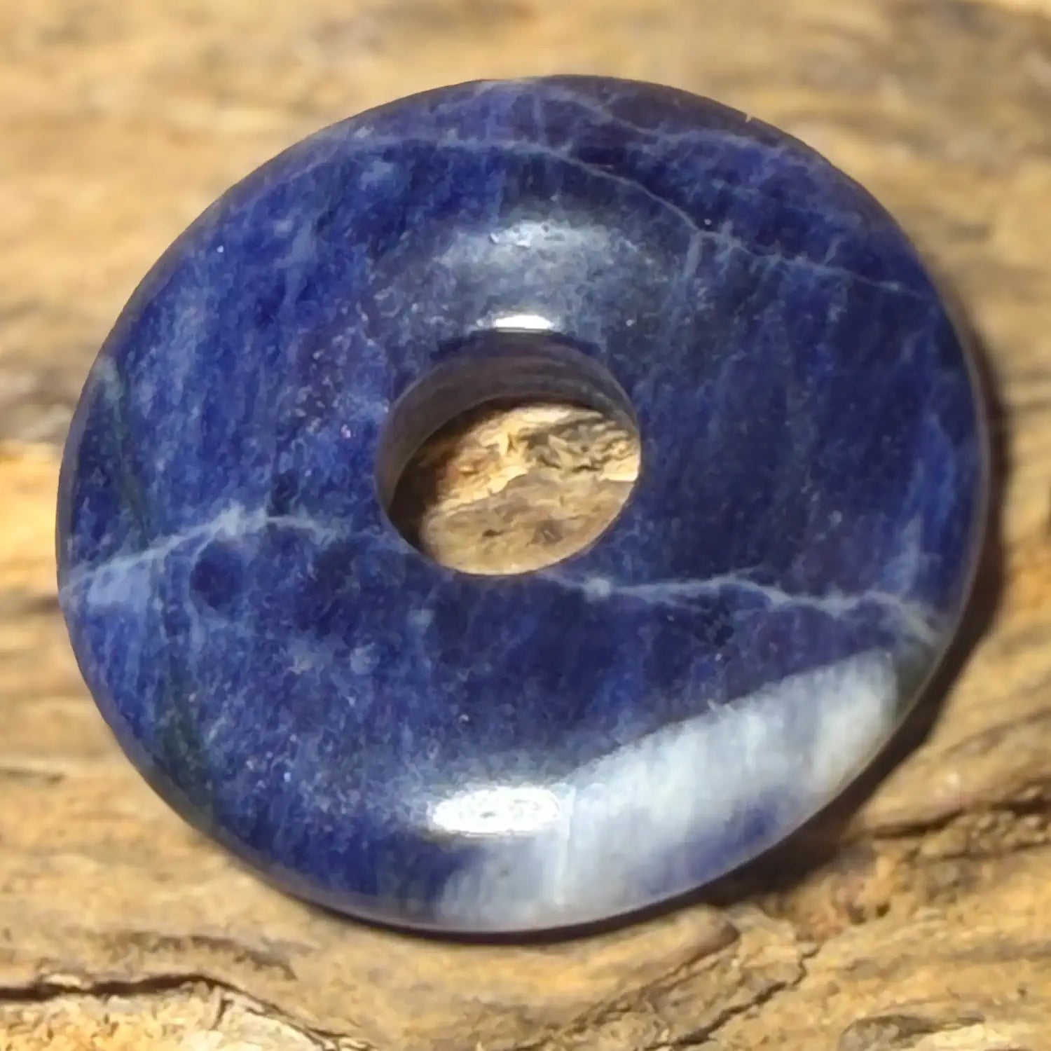 sodalith-donut-edelstein-pi-scheibe-schmuck-ketten-anhaenger-heilstein-010726