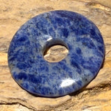 Donut de sodalita PI - Colgante de gema de 30 mm - seelensteinchen #5110