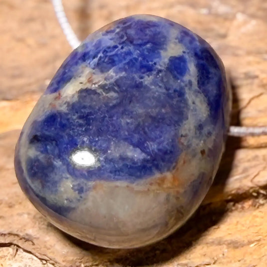 sodalith-edelstein-schmuck-ketten-anhaenger-trommelstein-seelensteinchen-060426