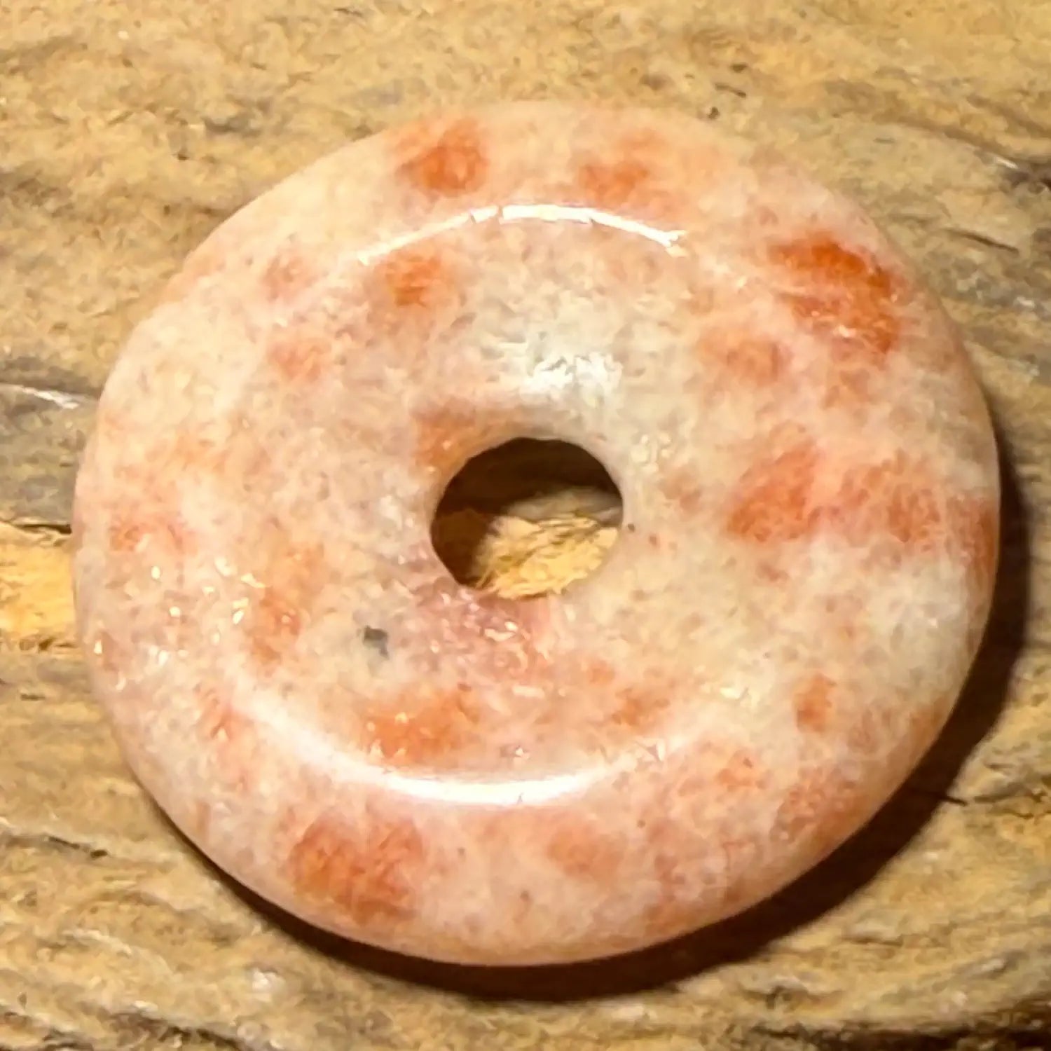 sonnenstein-donut-pi-scheibe-edelstein-schmuck-ketten-anhaenger-heilstein-180726