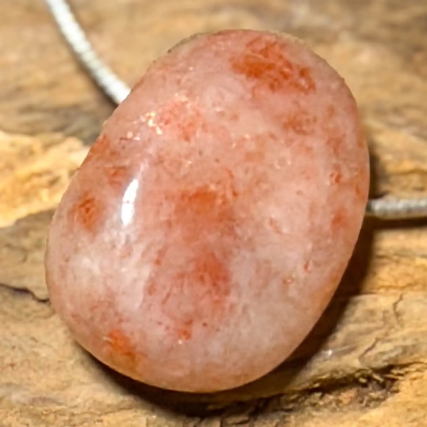 sonnenstein-edelstein-schmuck-ketten-anhaenger-trommelstein-heilstein-seelensteinchen-220526