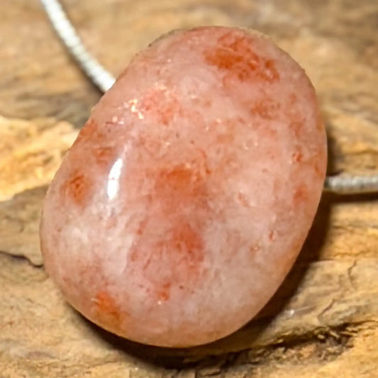 sonnenstein-edelstein-schmuck-ketten-anhaenger-trommelstein-heilstein-seelensteinchen-220526