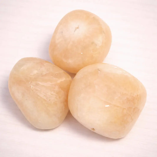stilbit-edelstein-trommelstein-handschmeichler-entspannung-massage-chakra-seelensteinchen
